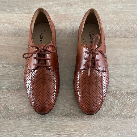 Trotters, Lizzie Derby, Flat Oxford Shoes - Picture 8 of 15